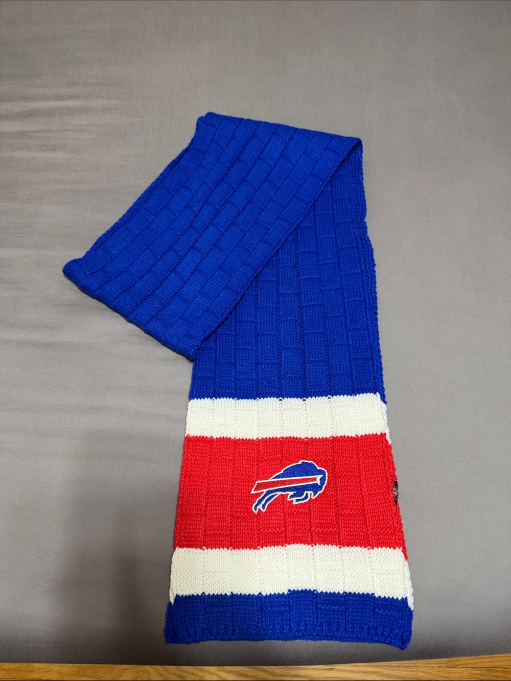 💥 NWOT Little Earth Red, White Knit Scarf with Branded Tag Buffalo Bills